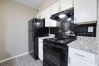 3203 W Walnut Hill Ln in Irving, TX - Building Photo - Building Photo