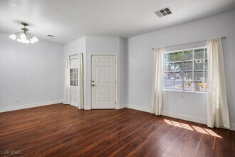 5870 Gentleslope St in Henderson, NV - Building Photo - Building Photo