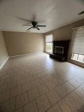 424 E Prosperity Ave in Tulare, CA - Building Photo - Building Photo