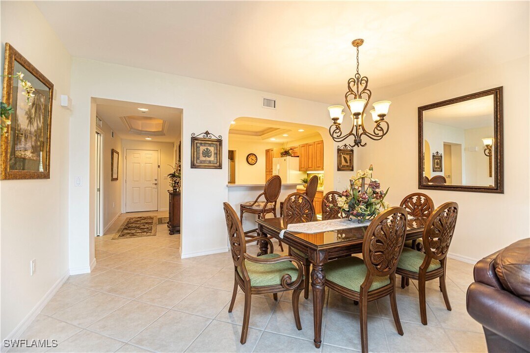 7401 Bella Lago Dr in Fort Myers Beach, FL - Foto de edificio