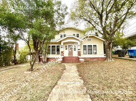810 W Magnolia Ave in San Antonio, TX - Building Photo