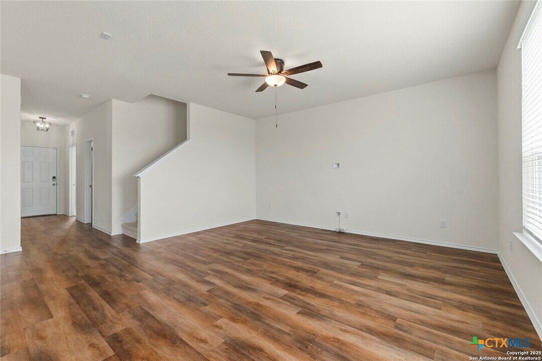 162 Hazy Glade Dr in Seguin, TX - Building Photo