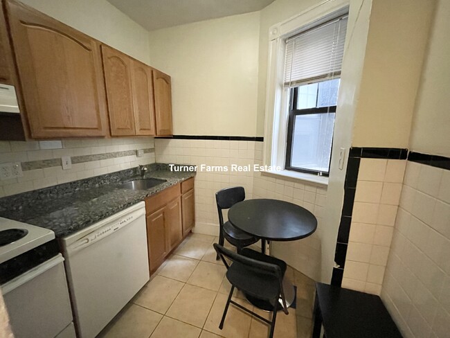 136 Hemenway St, Unit 20 in Boston, MA - Building Photo - Building Photo