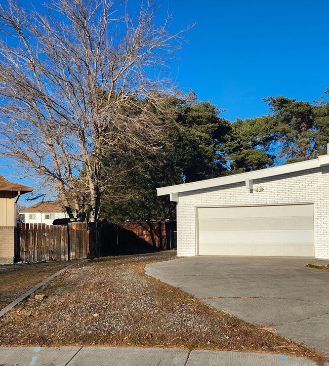 1986 Marshall Ave in Richland, WA - Building Photo - Building Photo