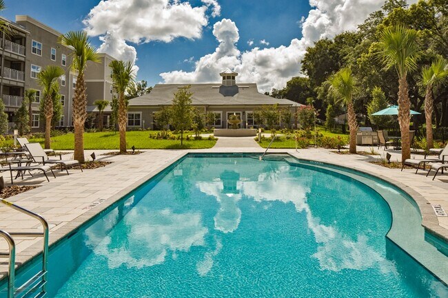 Summerset Apartments in Zephyrhills, FL - Building Photo - Building Photo