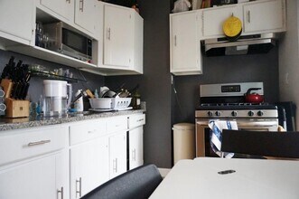 72 Mozart St, Unit 2 in Boston, MA - Foto de edificio - Building Photo