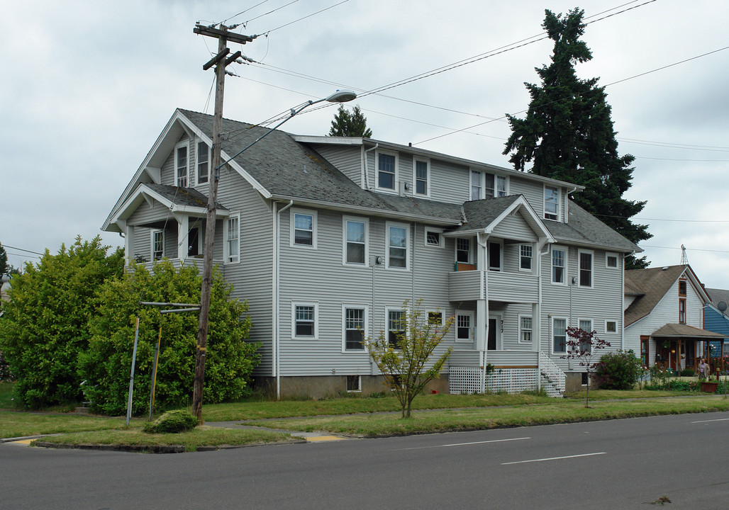 717 SW 4th St in Corvallis, OR - Building Photo