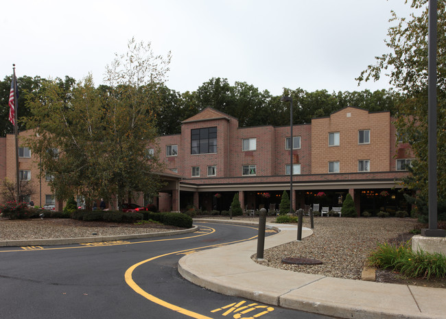 Whispering Oaks in Hermitage, PA - Foto de edificio - Building Photo