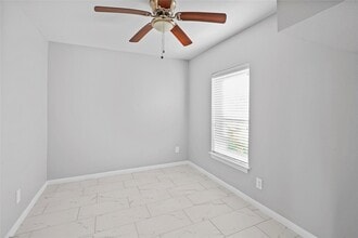 1803 Oak St in La Marque, TX - Building Photo - Building Photo