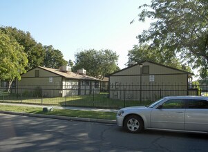 Lula Haynes Plaza Apartments in Fresno, CA - Building Photo - Building Photo