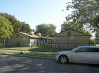 Lula Haynes Plaza Apartments in Fresno, CA - Foto de edificio - Building Photo