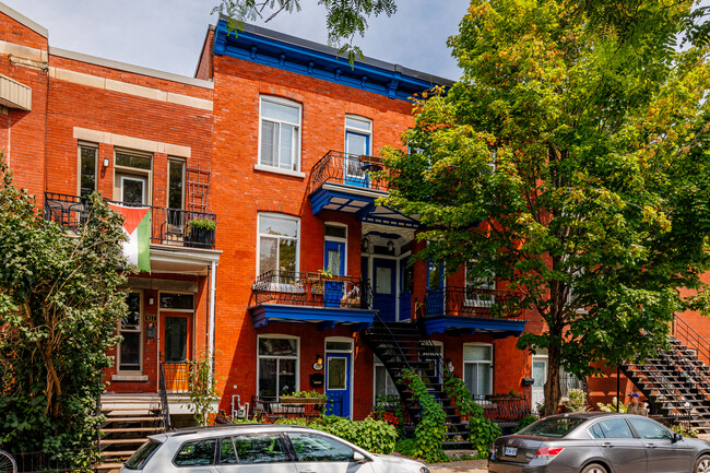 805 Du Couvent Rue in Montréal, QC - Building Photo - Primary Photo