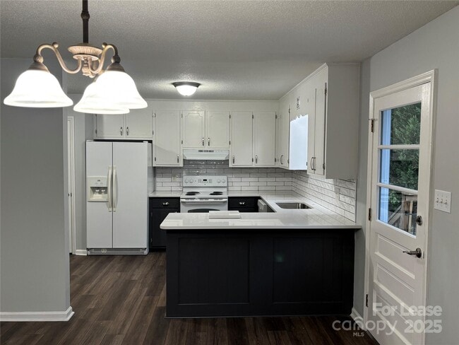 609 Catawba Cir N in Matthews, NC - Building Photo - Building Photo