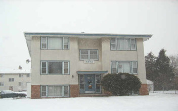 5846 2 1/2 St NE in Fridley, MN - Building Photo - Building Photo