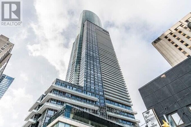386 Yonge St in Toronto, ON - Building Photo - Building Photo