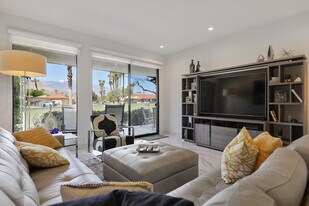 88 La Ronda Dr in Rancho Mirage, CA - Building Photo