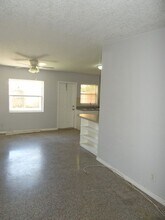 1596 Adele Pl in Largo, FL - Foto de edificio - Building Photo
