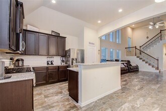 231 San Jacinto Dr in Baytown, TX - Building Photo - Building Photo