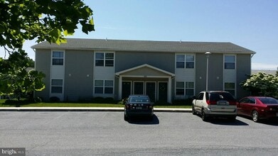 2300 Vartan Ct in Harrisburg, PA - Foto de edificio - Building Photo