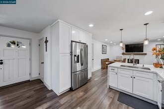 1208 Roseann Dr in Martinez, CA - Building Photo - Building Photo