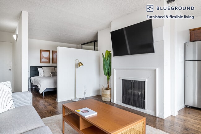 7600 Manchester Ave in Los Angeles, CA - Building Photo - Building Photo