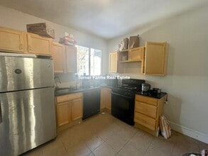 1743 Commonwealth Ave, Unit 1 in Boston, MA - Building Photo - Building Photo