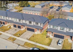 1319 Michael Cir in London, ON - Building Photo - Building Photo