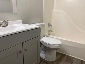 12 Tricia Cv, Unit R in Jackson, TN - Building Photo - Building Photo
