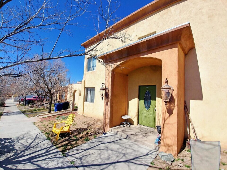 1211 Copper Ave NE in Albuquerque, NM - Building Photo