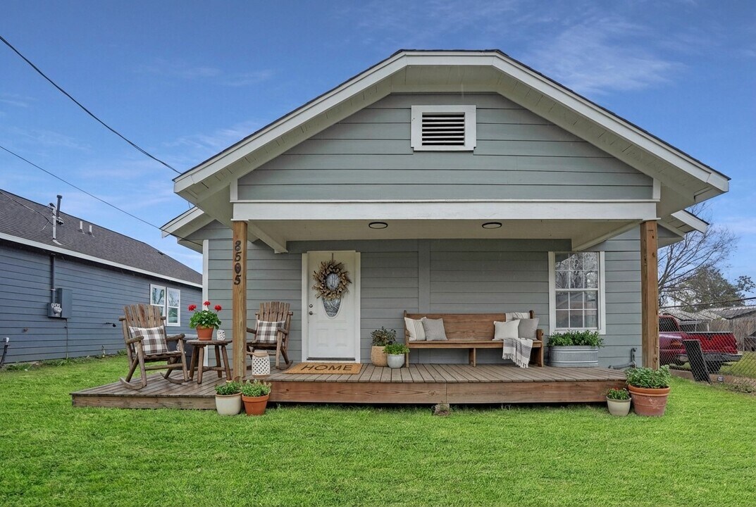 8505 Denby St in Houston, TX - Building Photo
