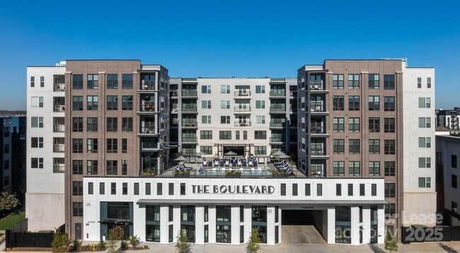 2408 South Blvd, Unit A0 in Charlotte, NC - Building Photo - Building Photo