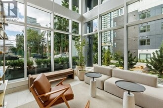 537 Cottonwood Ave in Coquitlam, BC - Building Photo - Building Photo