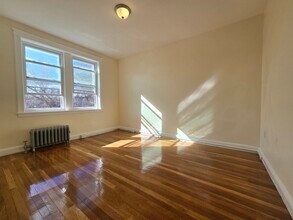 183 Kent St in Brookline, MA - Building Photo - Building Photo