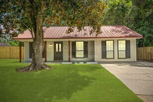 583 Neal Dr in D'Iberville, MS - Building Photo