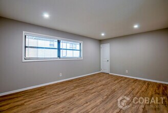 886 St Charles Ave NE in Atlanta, GA - Foto de edificio - Building Photo