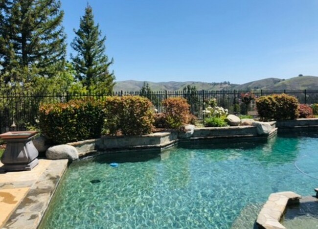 5970 Kingham Ct in Agoura Hills, CA - Foto de edificio - Building Photo