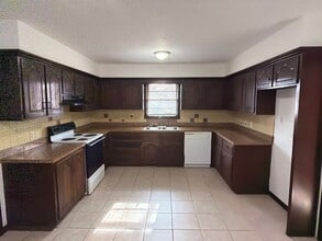 1630 W Swan St in Springfield, MO - Building Photo - Building Photo