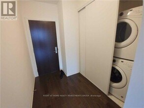 460 Adelaide St E in Toronto, ON - Building Photo - Building Photo