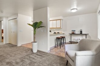 Oak Meadow in Eugene, OR - Building Photo - Building Photo