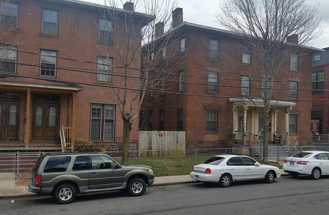 246 Lawrence St in Hartford, CT - Building Photo