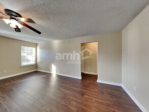 5452 Wood Hollow Dr in Indianapolis, IN - Foto de edificio - Building Photo