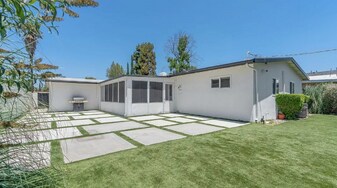 22922 Cantlay St in Los Angeles, CA - Building Photo
