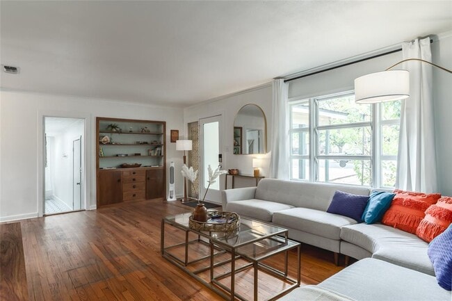property at 6004 Woodview Ave
