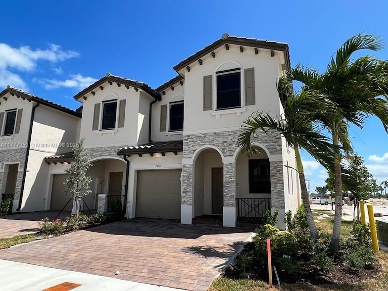 11976 SW 244 Ln, Unit 41-208 in Princeton, FL - Foto de edificio
