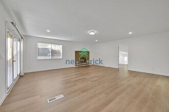 13223 4th Ave SW in Burien, WA - Foto de edificio - Building Photo