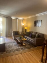 230 E Flamingo Rd in Las Vegas, NV - Foto de edificio - Building Photo