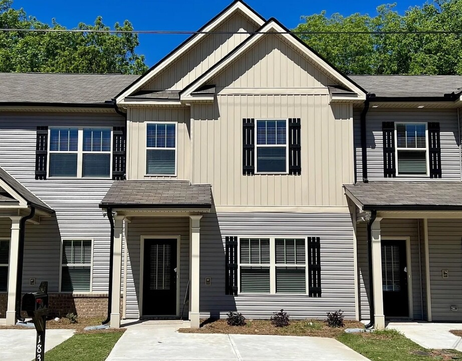 183 Camellia Ct in Jackson, GA - Building Photo