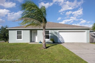 110 Maywood Ave NW in Palm Bay, FL - Building Photo - Building Photo