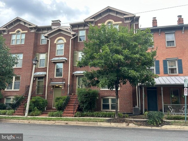 property at 1513 Oronoco St