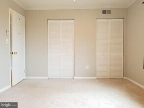 1543 Colonial Dr in Woodbridge, VA - Foto de edificio - Building Photo